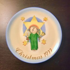 1977 Christmas Hummel Plate